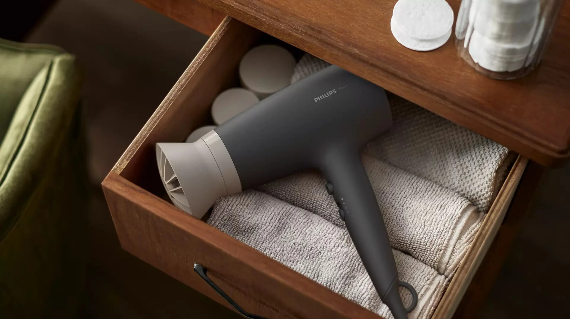 Philips BHD 351/10 Thermo Protect 220 volt Hair dryer  220v 240 volts 50 hz 2100 Watts