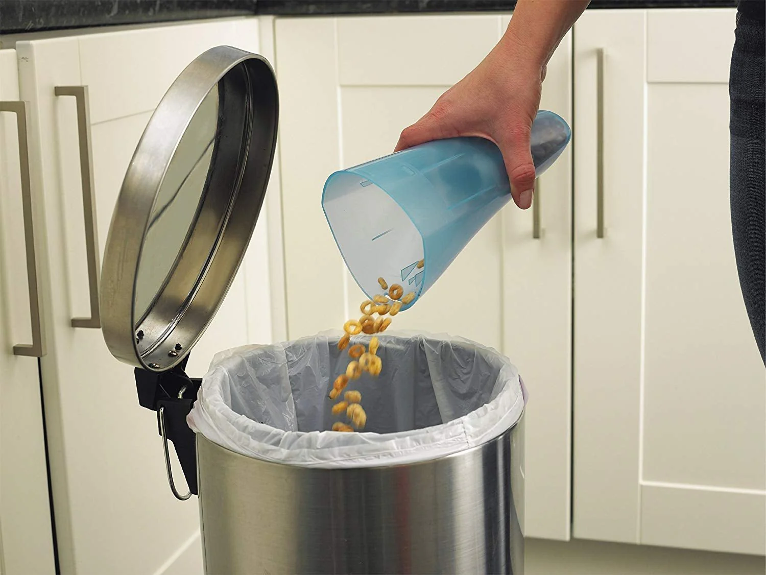 Black and Decker NW4820 220 volt wet / dry dust buster vacuum cleaner 220v 240 volts 50 hz