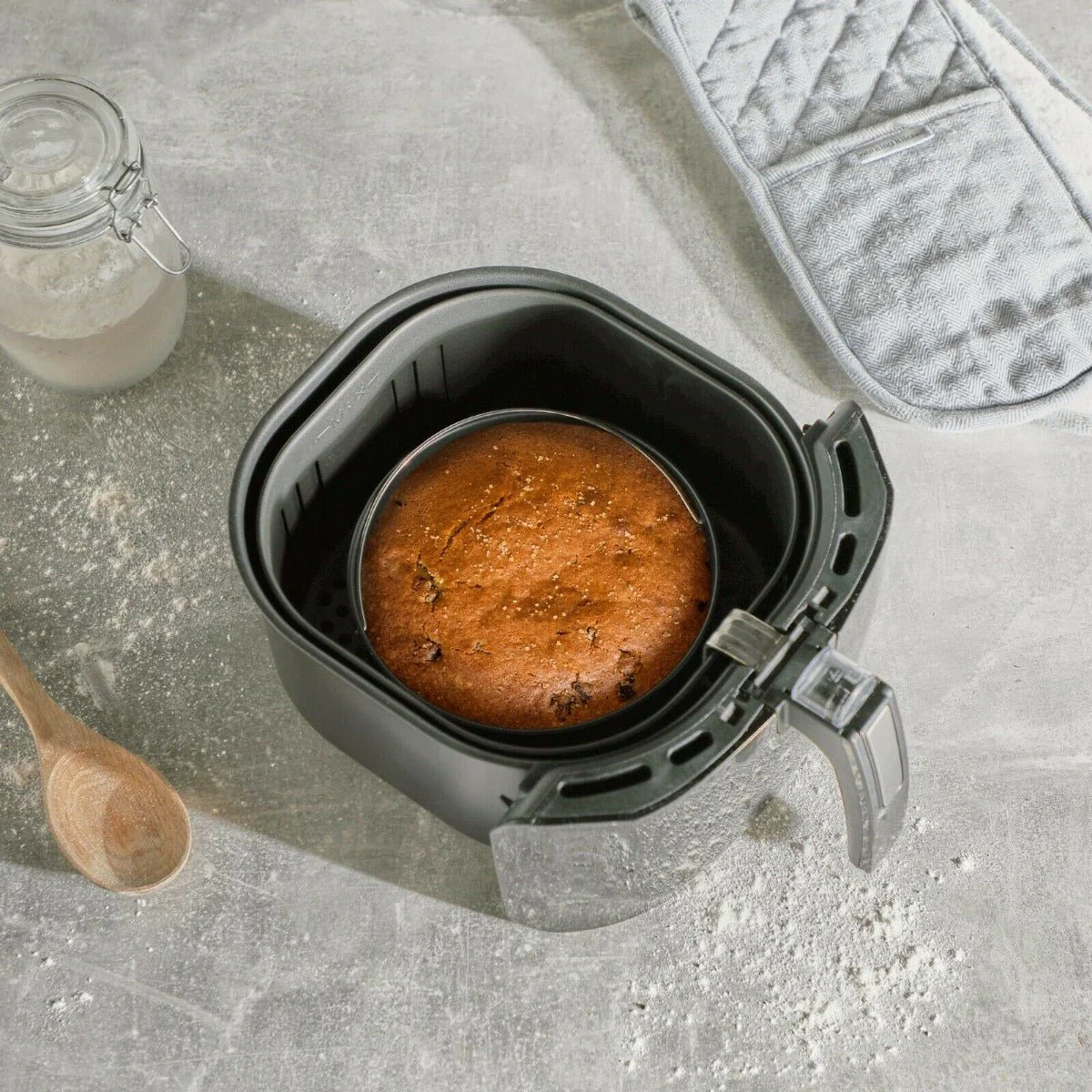 Vonhaus 220 volt Air Fryer 2000156 5.5 Liter Large Capacity Basket 1800 Watts 220v 240 volts 50 hz