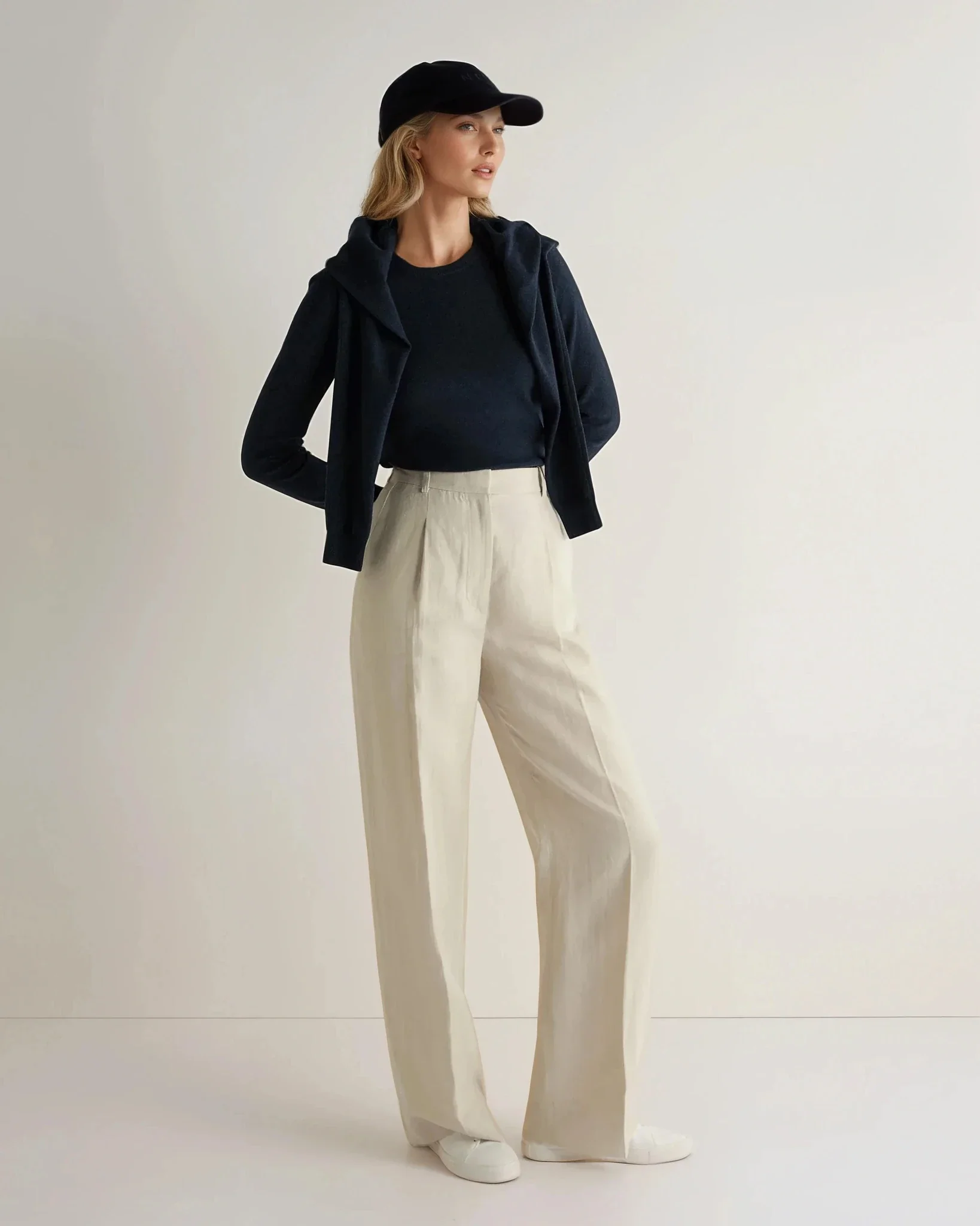 Women's Evie Classic Round Neck Cashmere Sweater Indigo Blue