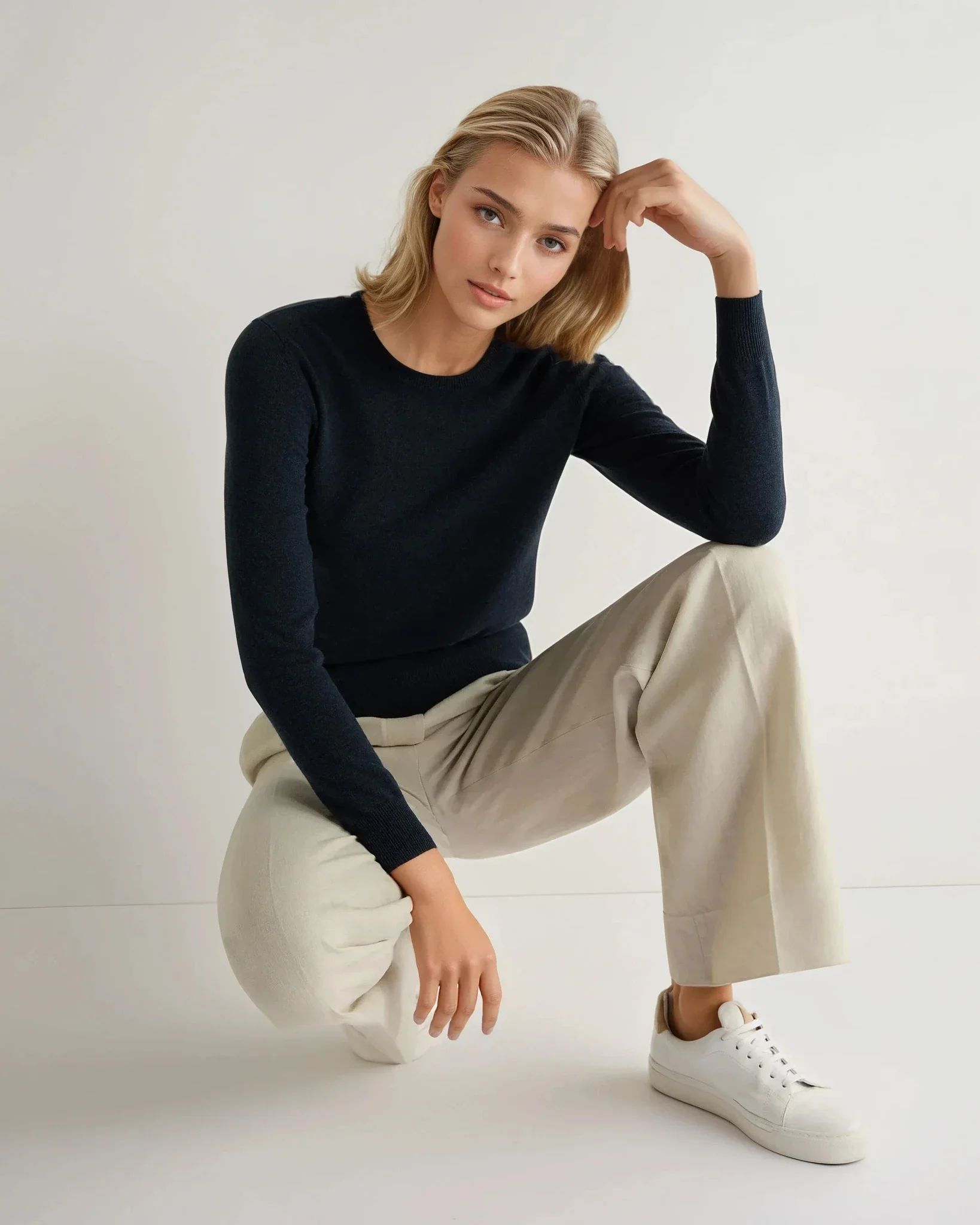 Women's Evie Classic Round Neck Cashmere Sweater Indigo Blue