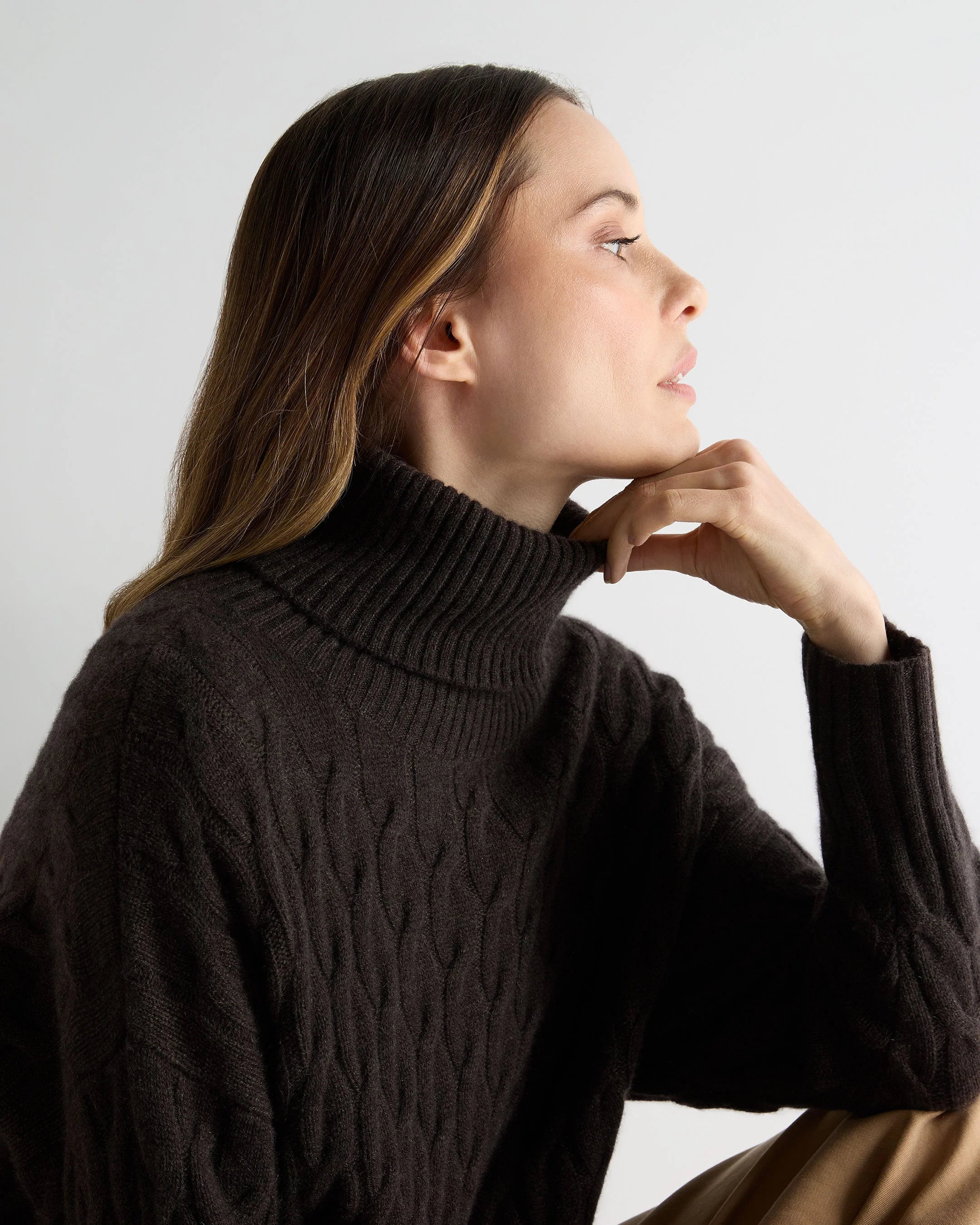 Women's Emmie Relaxed Cable Turtle Neck Cashmere Sweater Chocolate Brown