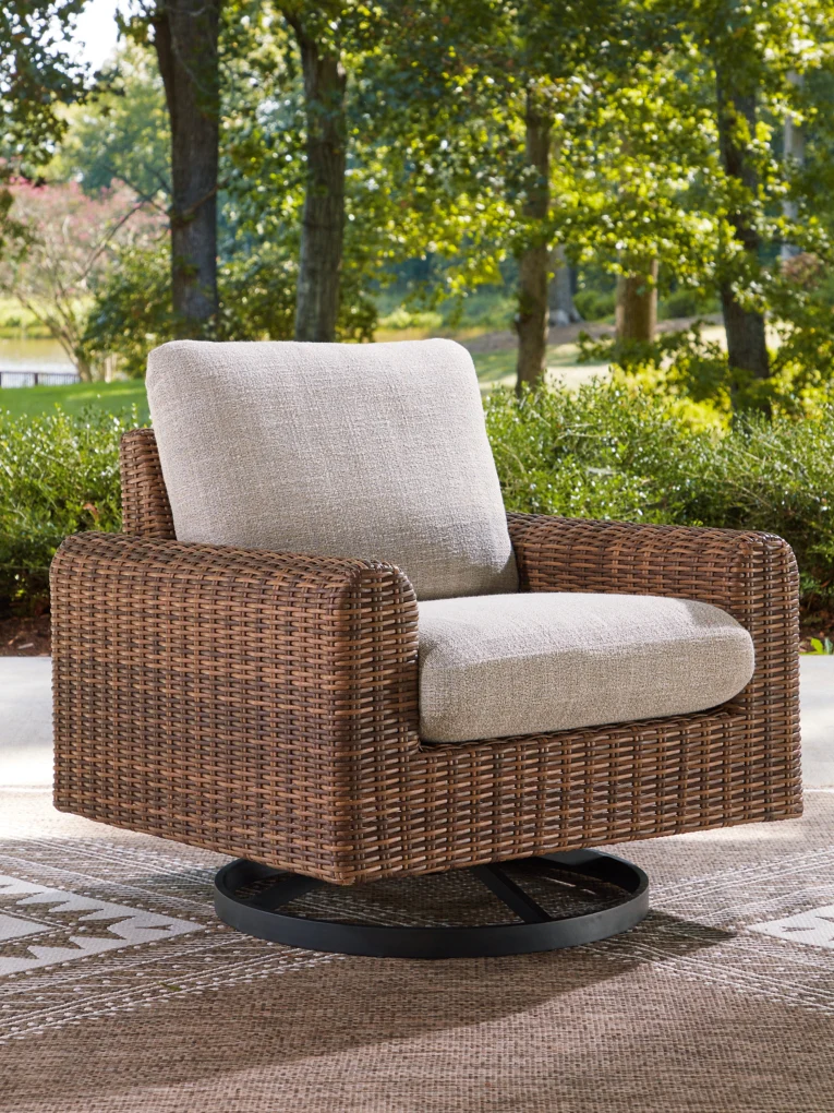 Angel Island Swivel Lounge w/ Cushion