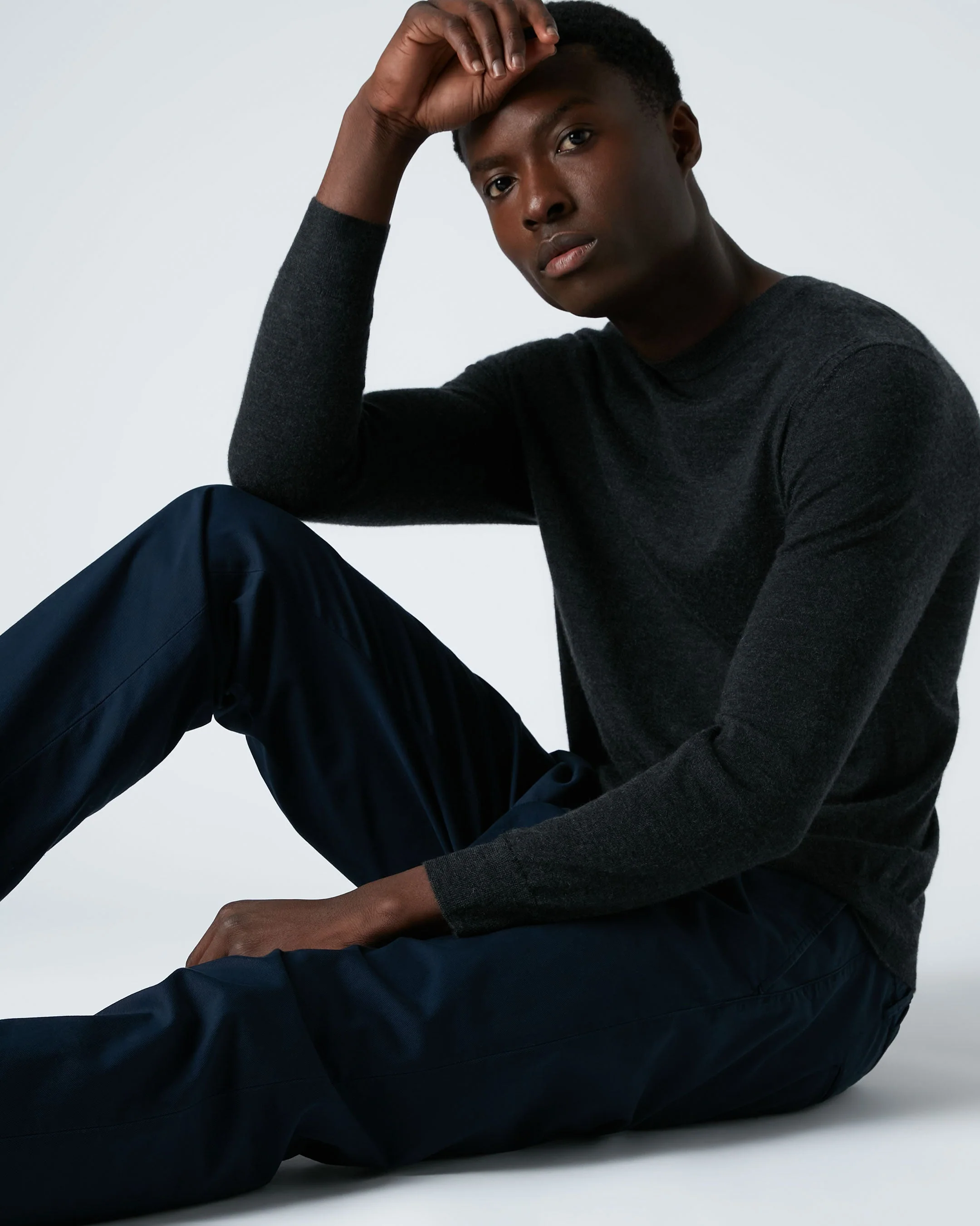 Men's Covent Fine Gauge Cashmere Round Neck Jumper Dark Charcoal Grey