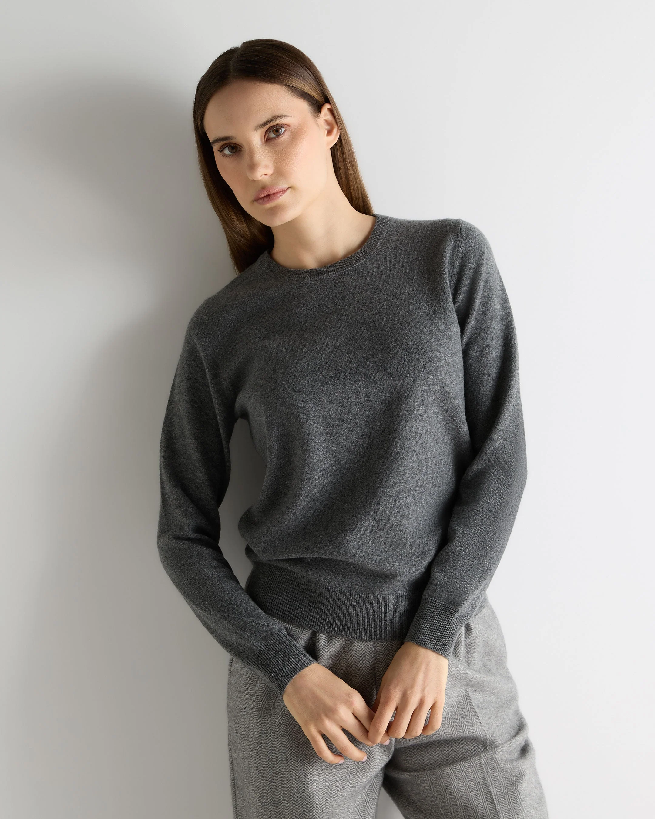 Women's Evie Classic Round Neck Cashmere Sweater Elephant Grey