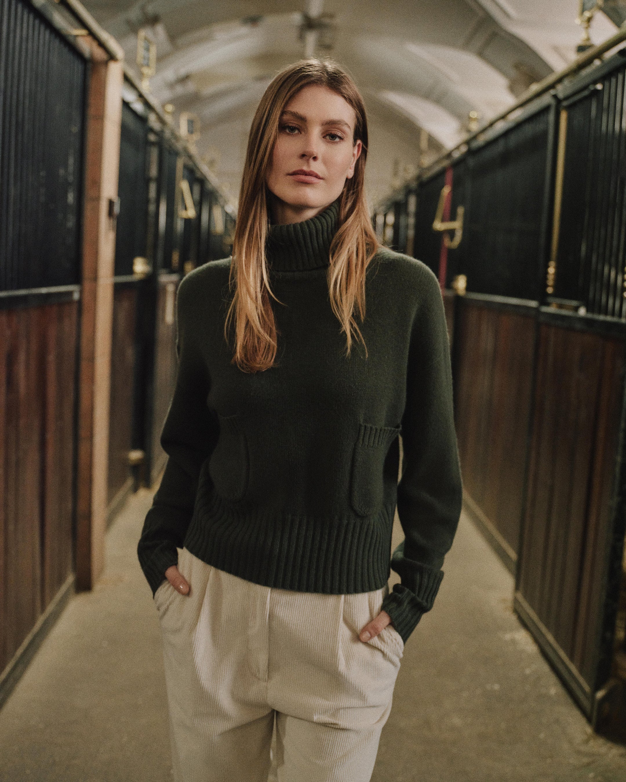 Women's Cropped Turtle Neck Cashmere Sweater Army Green