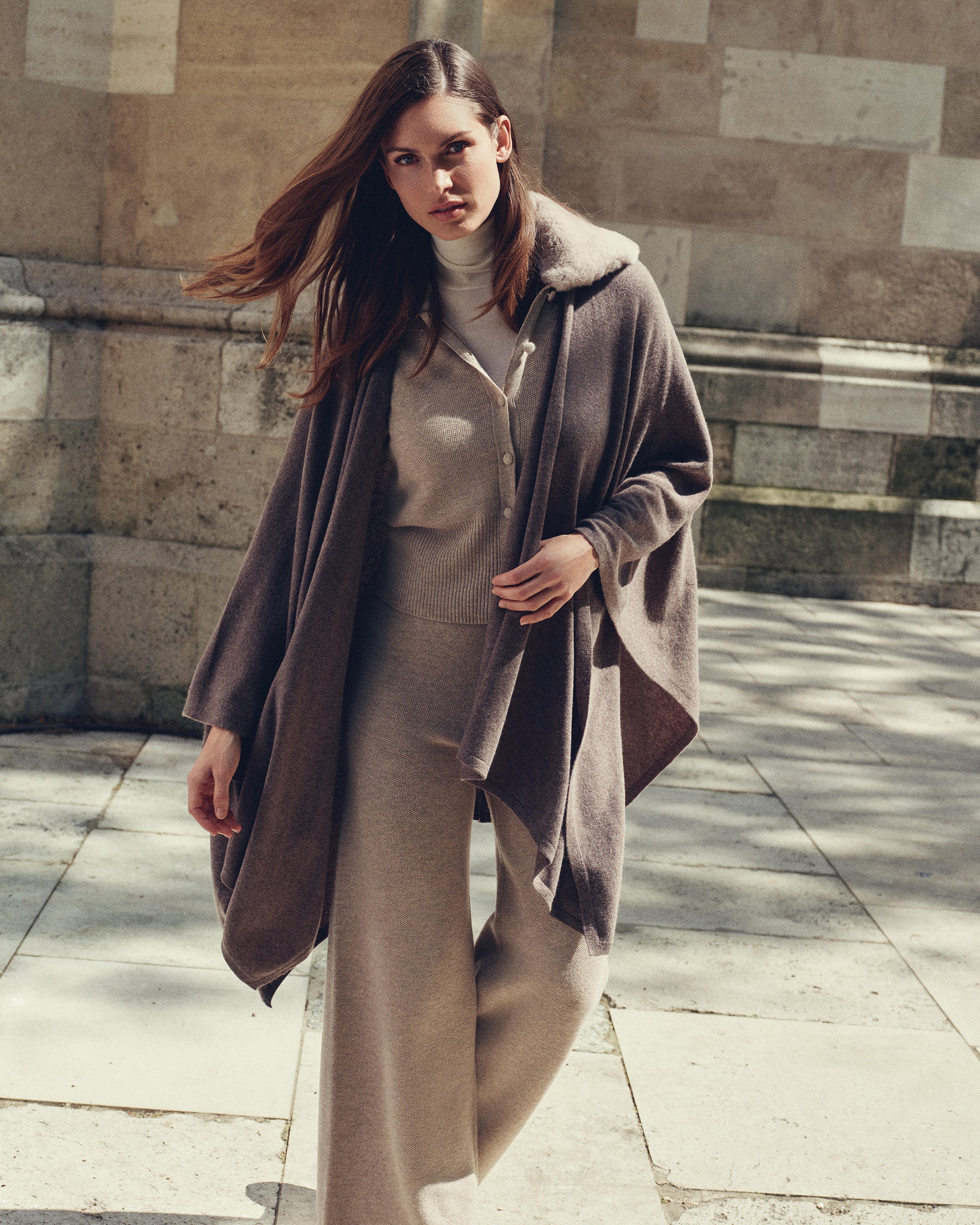 Women's Lily Lightweight Cashmere Cape Otter Brown