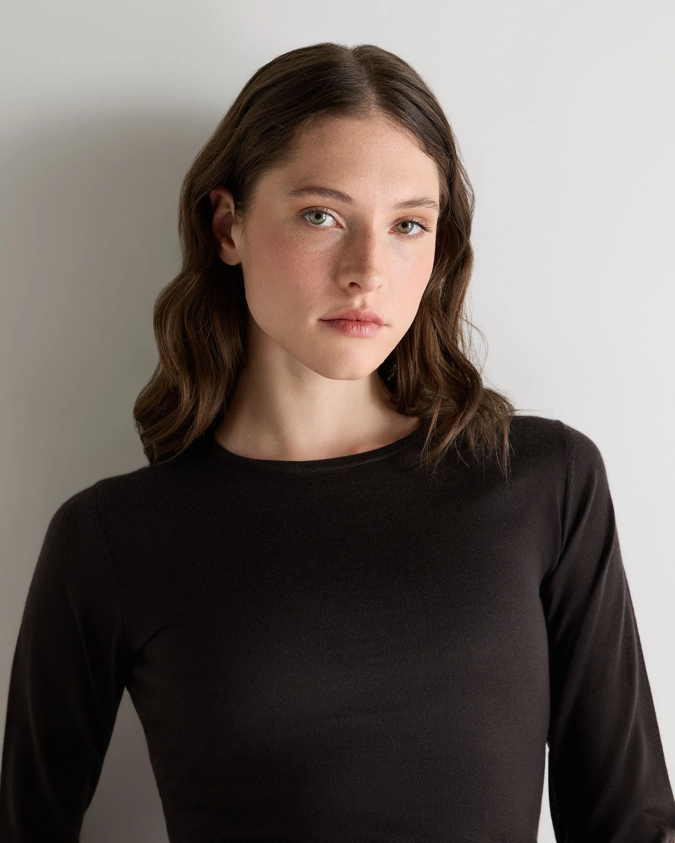 Women's Eden Superfine Cashmere Round Neck Top Chocolate Brown