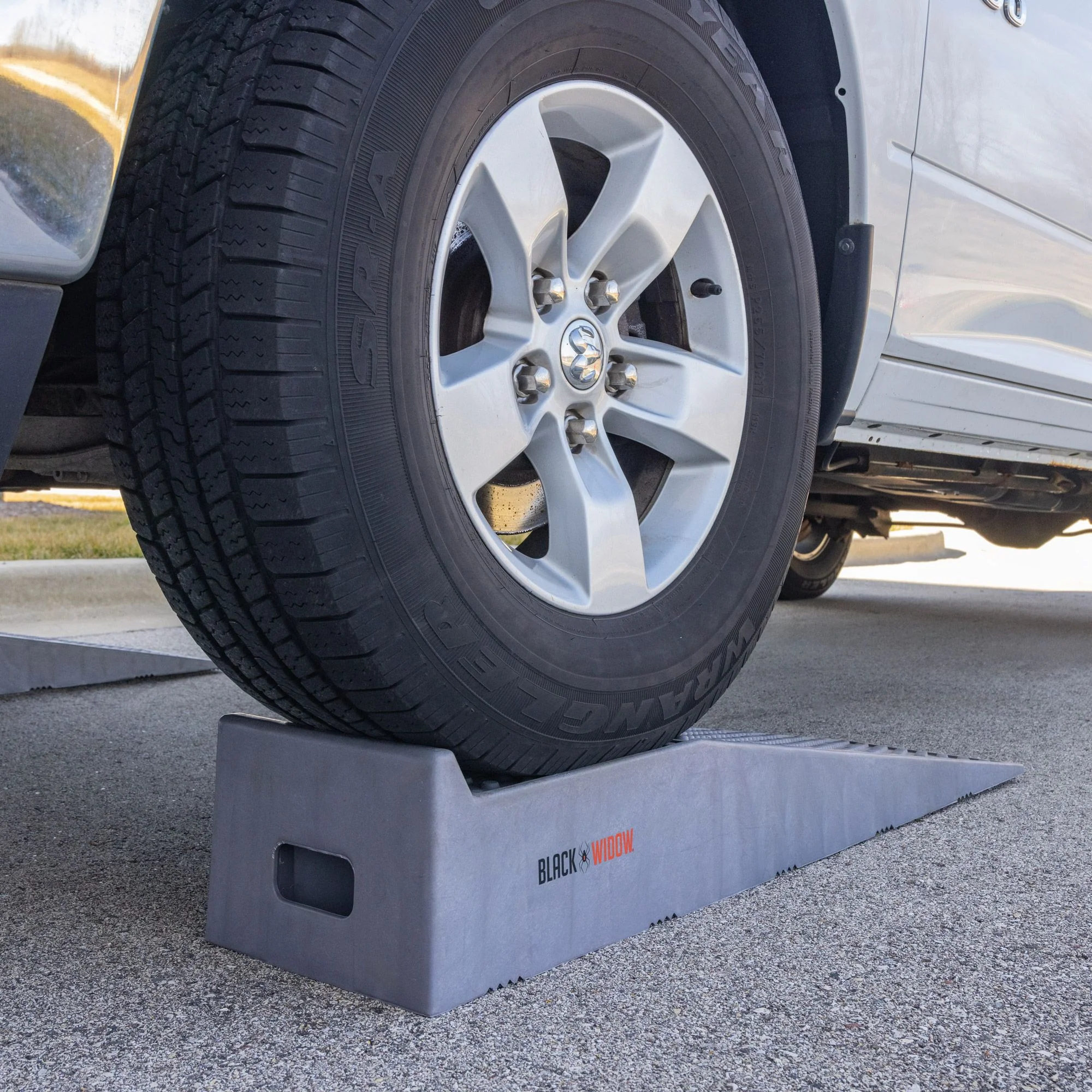 Rampas de acceso de plástico ligero Black Widow – Capacidad de carga de 10.000 libras por par