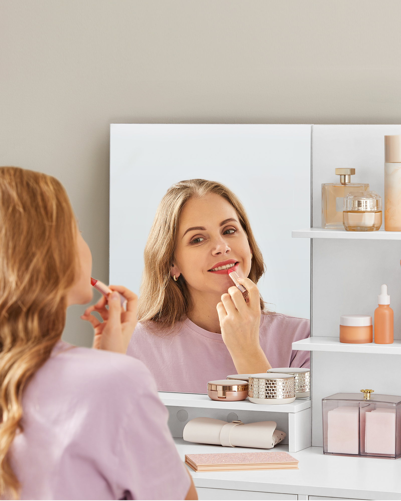 Tocador blanco moderno con espejo grande, organizador integrado y estantes ajustables, funcional y elegante