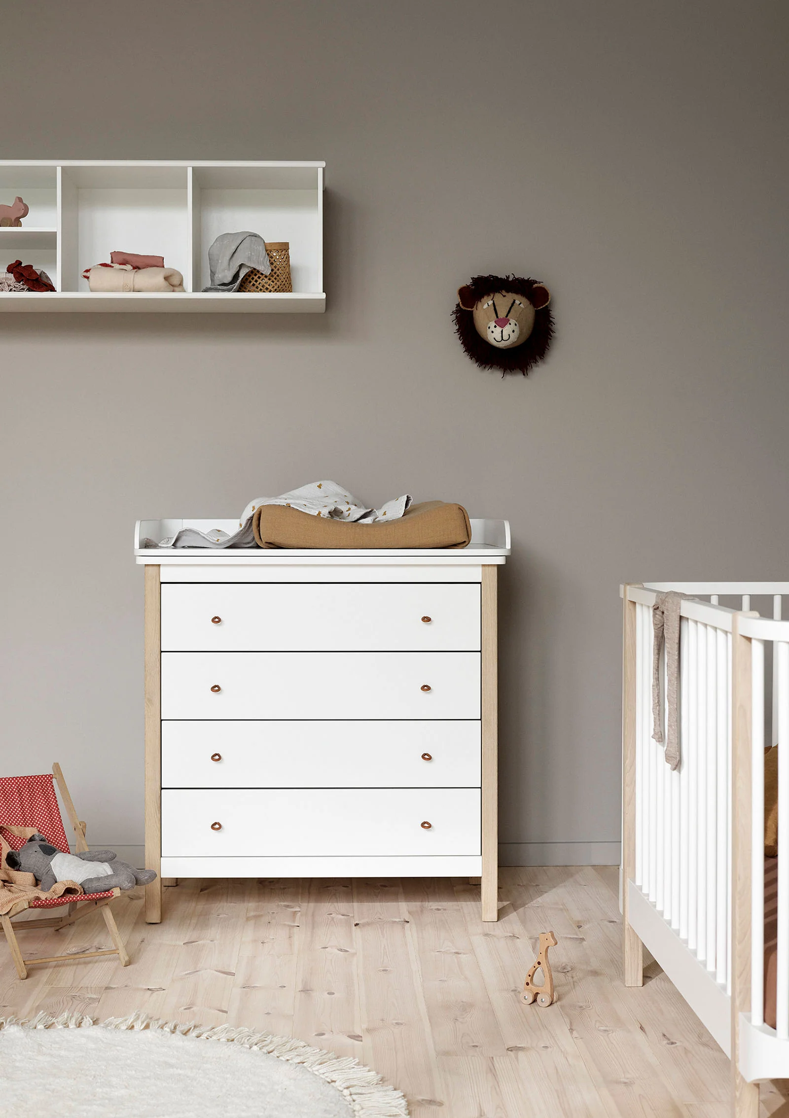 2025 Cómoda con cambiador 'Wood' con 4 cajones, blanco / roble