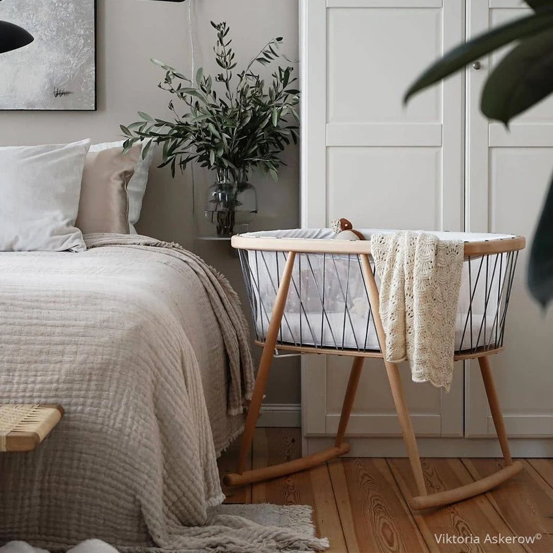 2025 Cuna KUMI de Charlie Crane – Capullo transparente con suave balanceo lateral | Dimensiones 81x56x72 cm | Colchón de espuma incluido | Cordones personalizables | Diseño moderno y minimalista