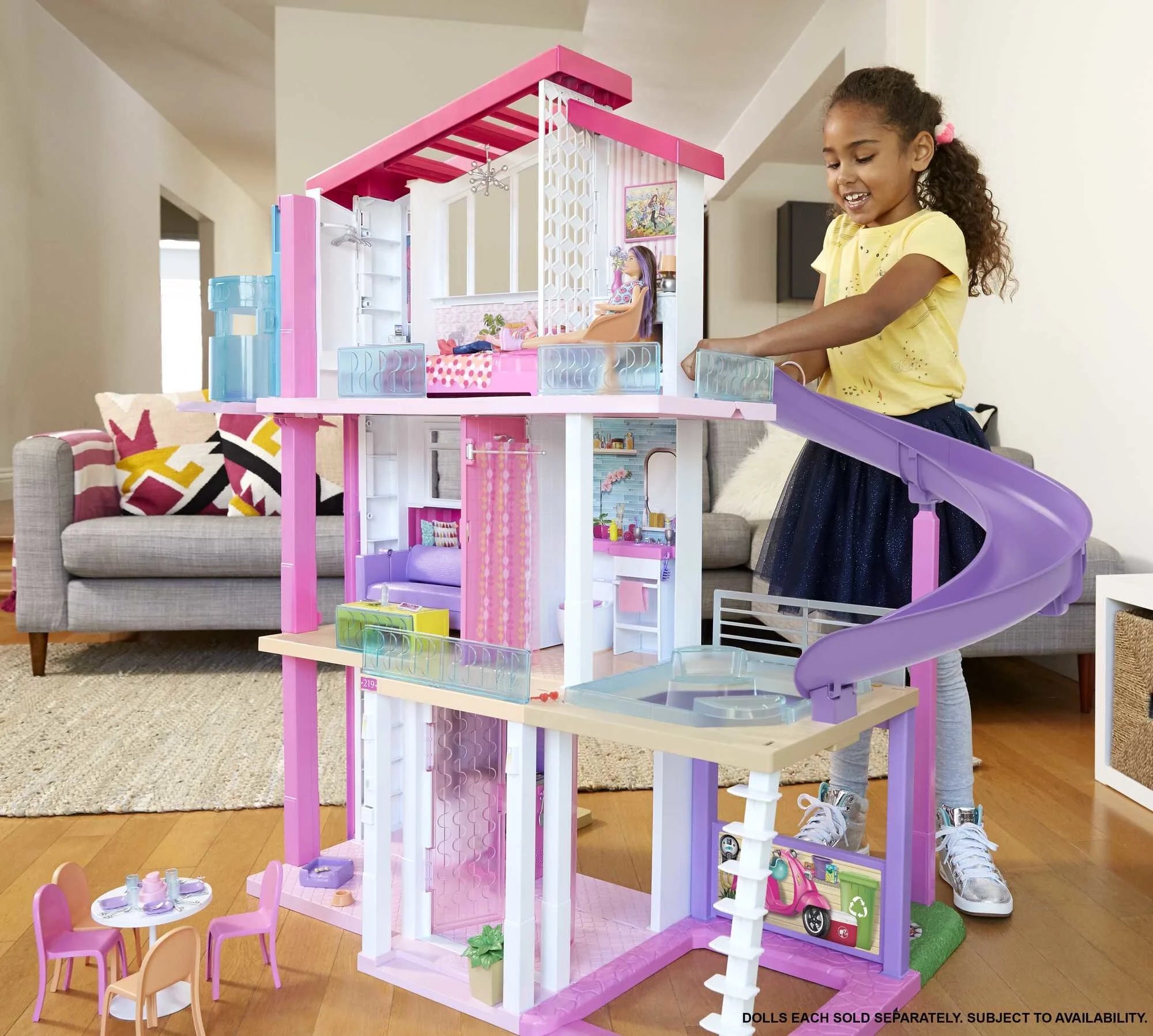 Casa de Muñecas Barbie DreamHouse con más de 70 Accesorios, Elevador Funcional, Luces y Sonidos