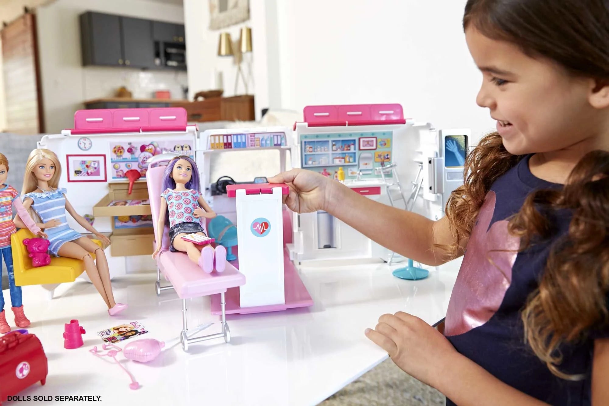 Barbie Clínica de Cuidados 2 en 1 - Set de Juego Divertido para Niños de 3 Años en Adelante