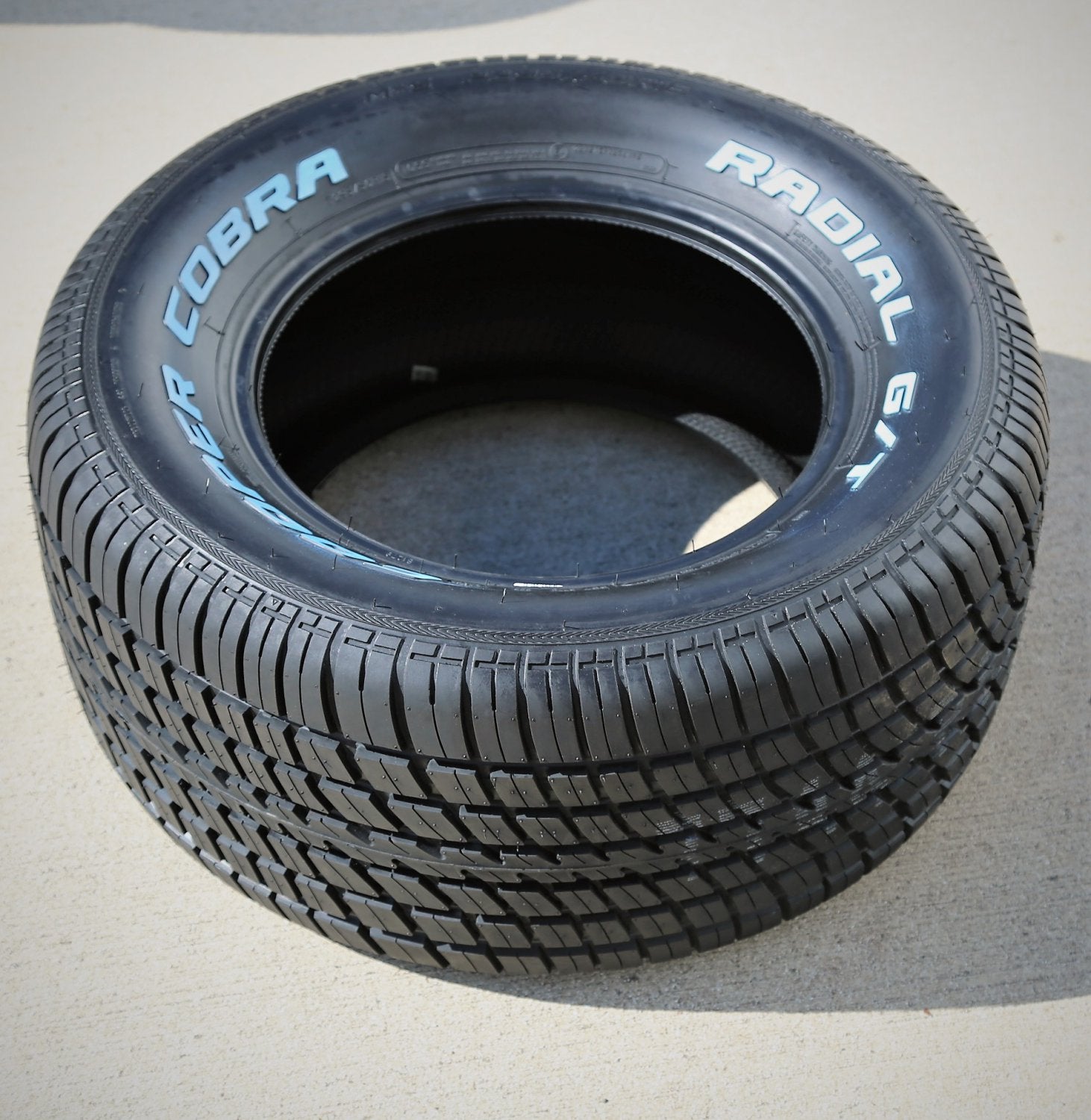 2025 Neumático Cooper Cobra Radial G/T 295/50R15 105S A/S All Season