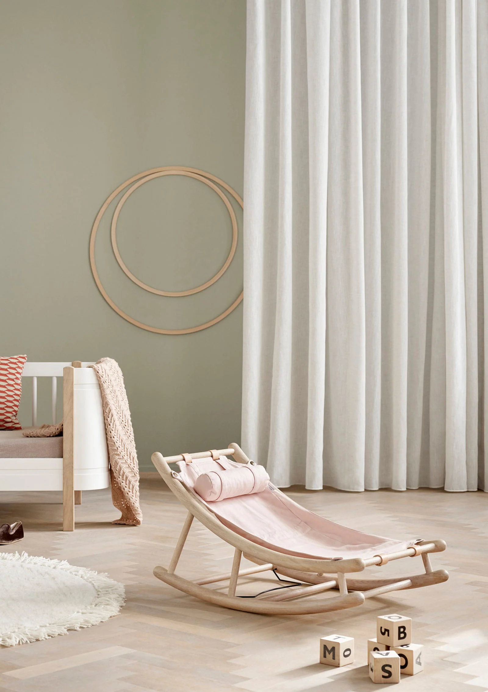 2025 Hamaca para niño pequeño 'Wood' roble / rosa