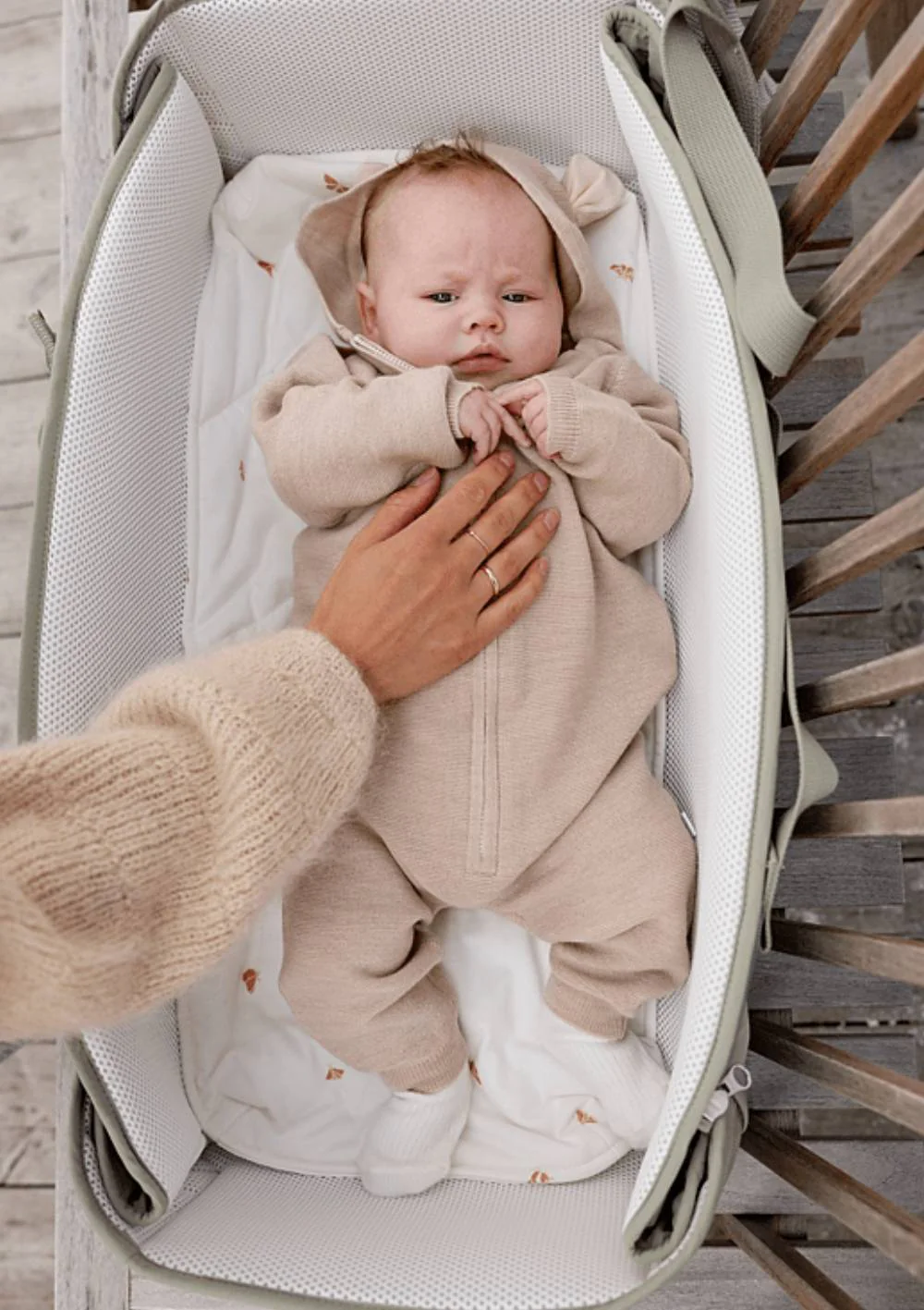 2025 Bolso portabebé «Carry Me» Misty Green Cream