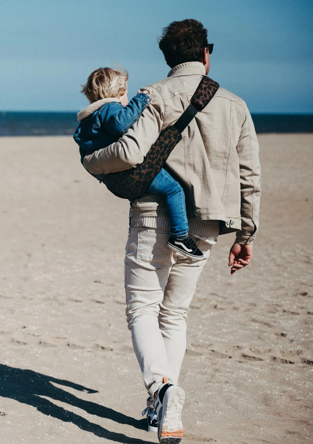 2025 Portabebés ergonómico WILDRIDE con estampado moderno de leopardo – cómodo y práctico para niños de 9 meses a 4 años