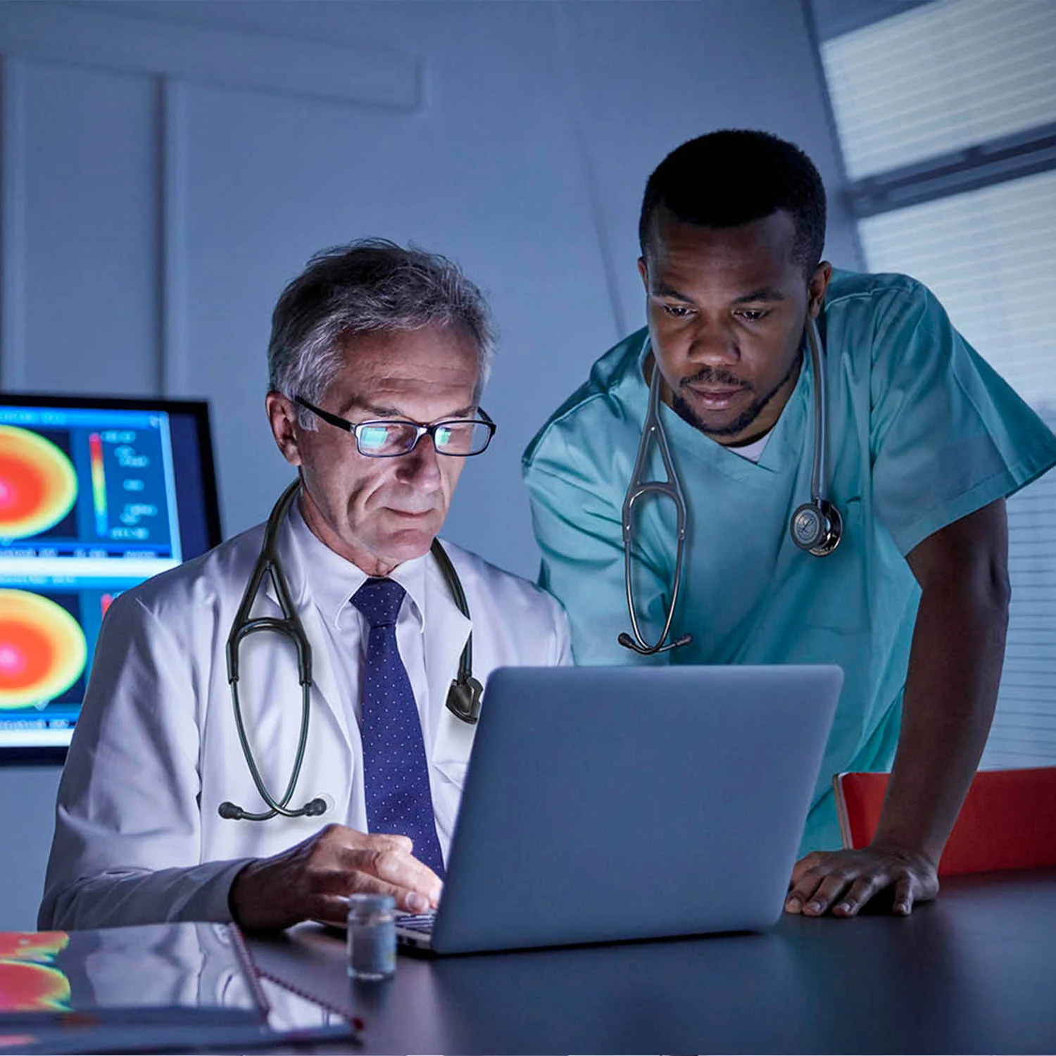 2025 Estetoscopio Littmann Master Cardiology: Negro y Ahumado 2176