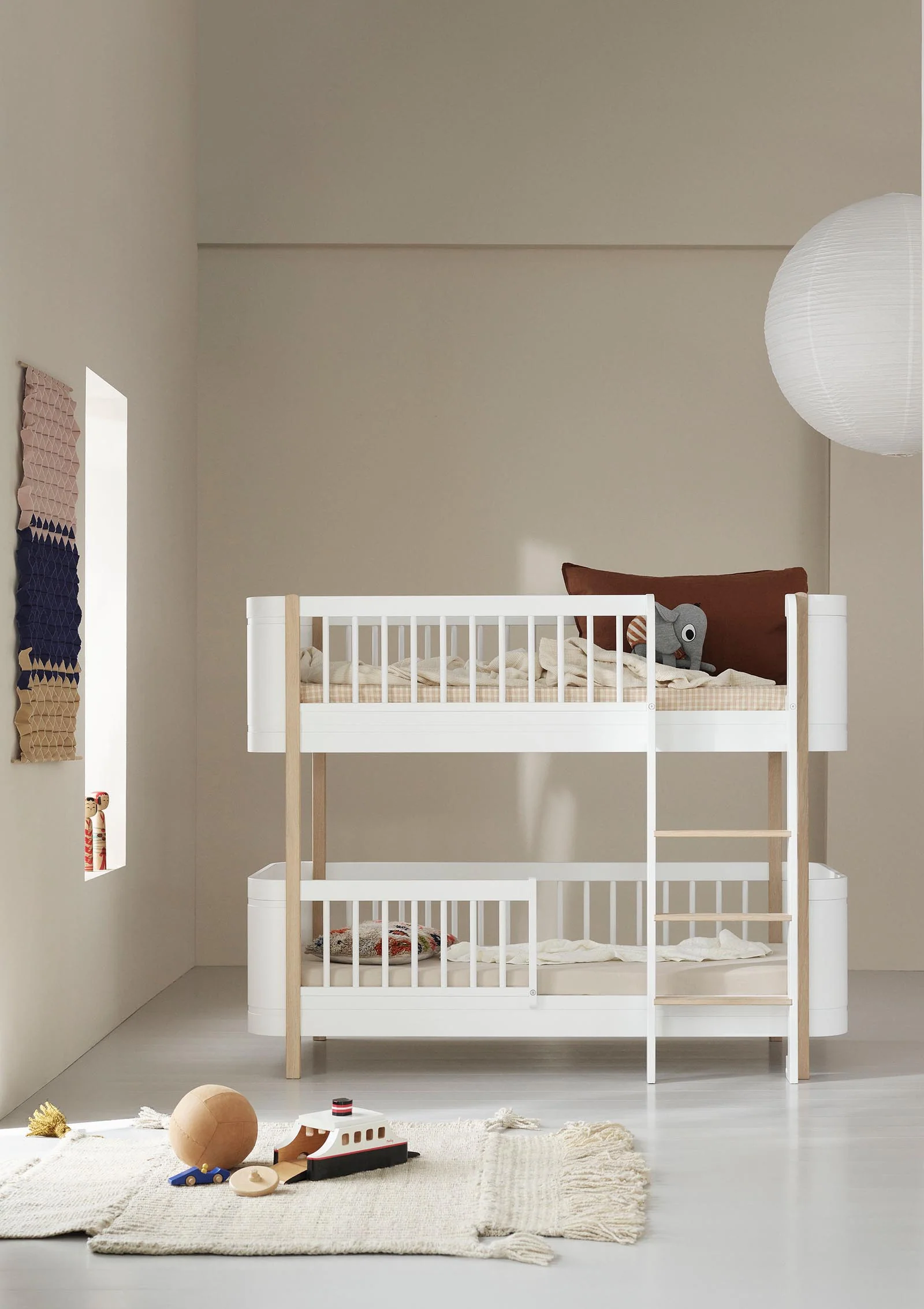 2025 Cama alta litera 'Wood' Mini+ blanco / roble 162 x 68 cm