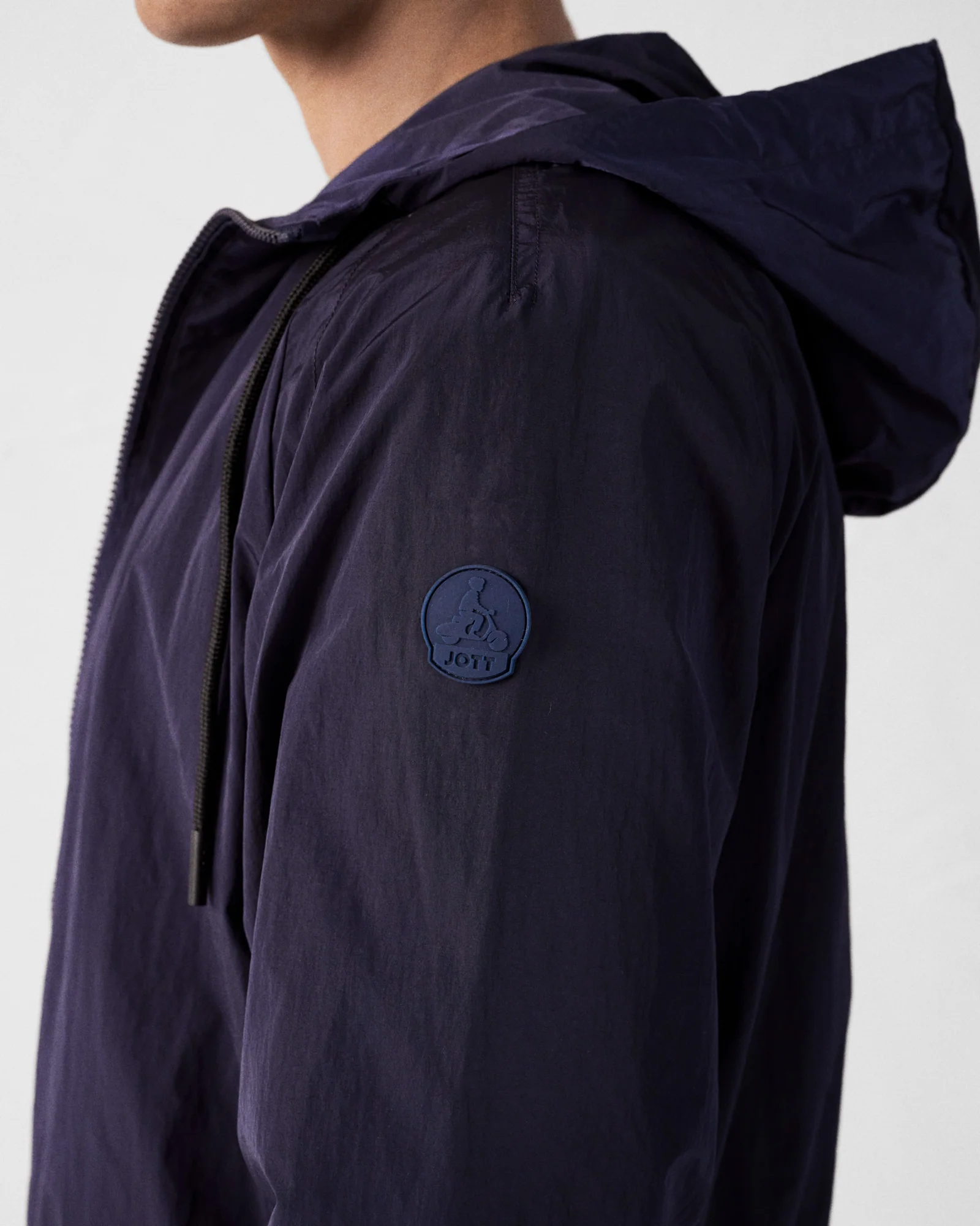 Blouson coupe-vent léger à capuche Marine Storm